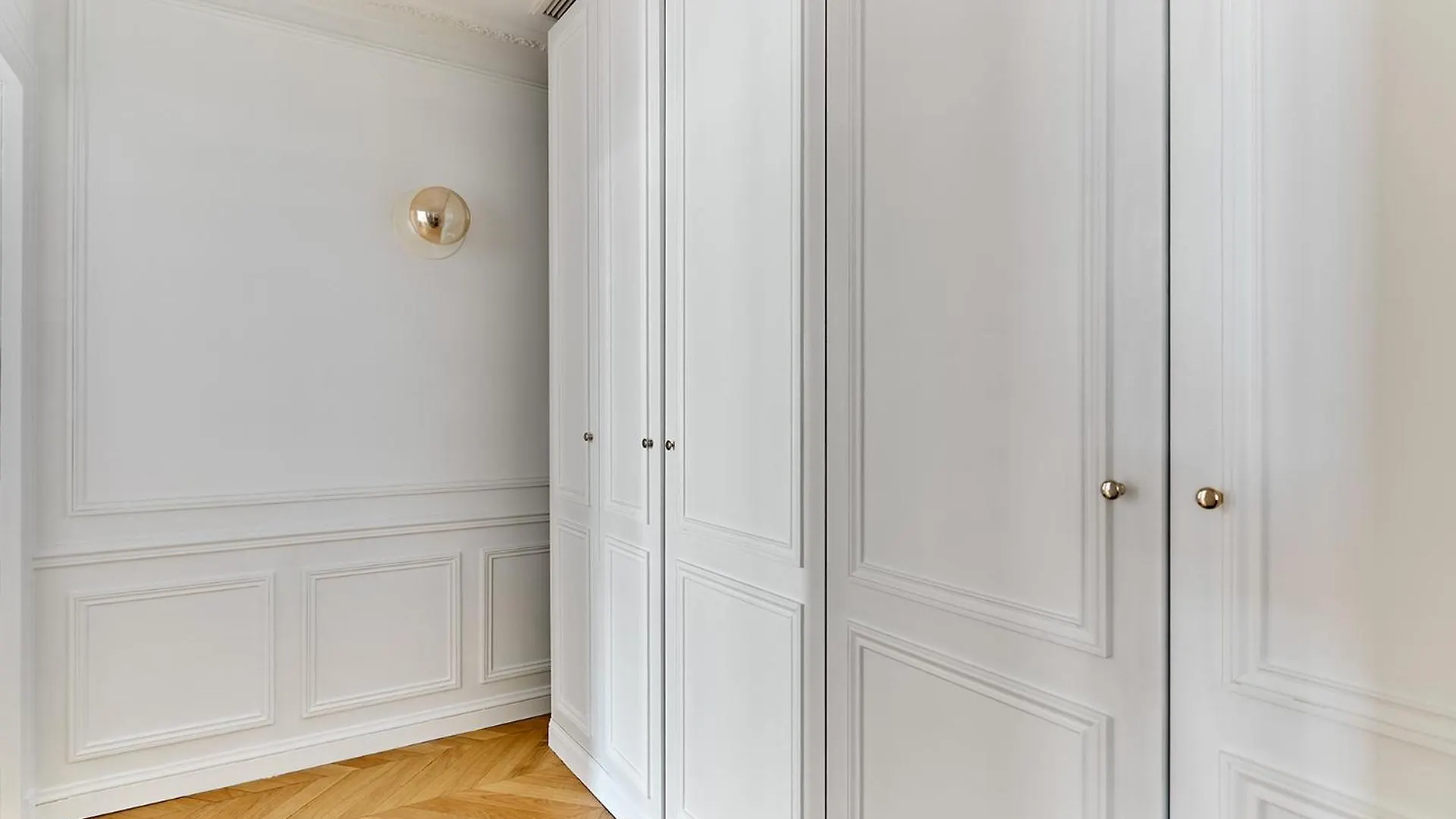 Sublime Montaigne Arc De Triomphe By Studioprestige * 파리