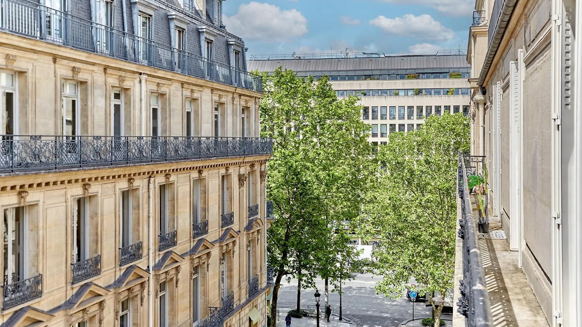 Sublime Montaigne Arc De Triomphe By Studioprestige *